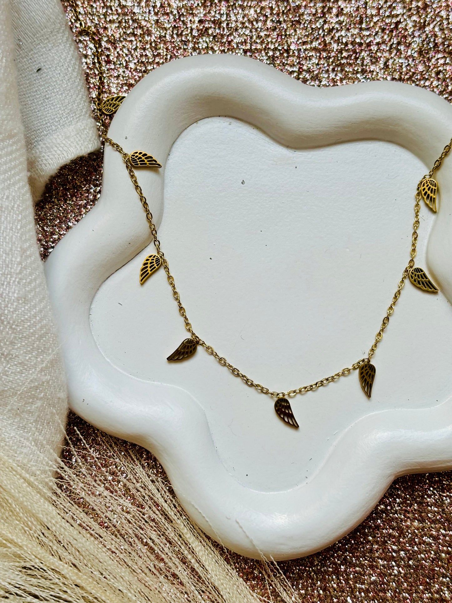 Collier chaîne dorée mini pendentifs ailles