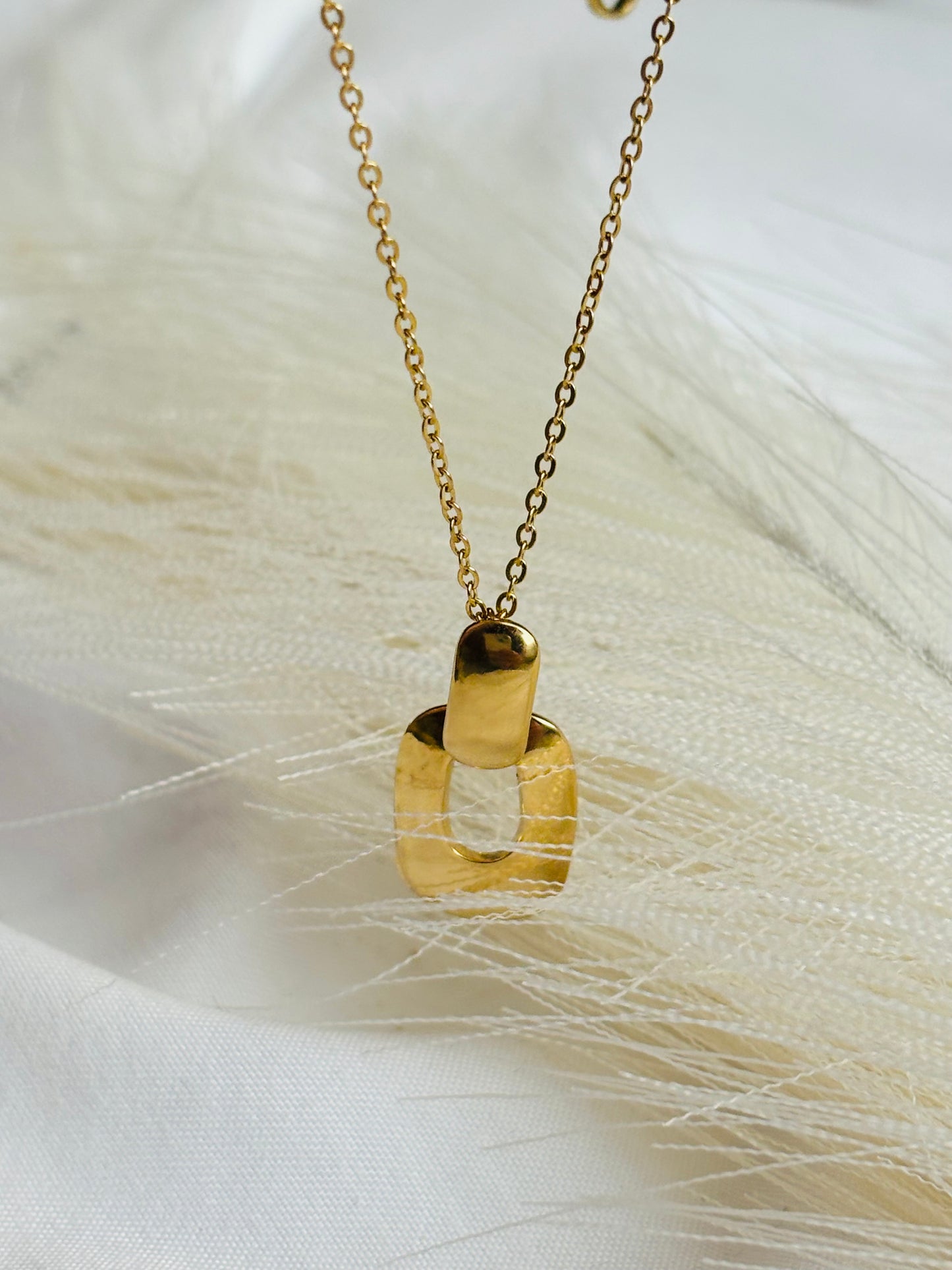 Collier doré carré