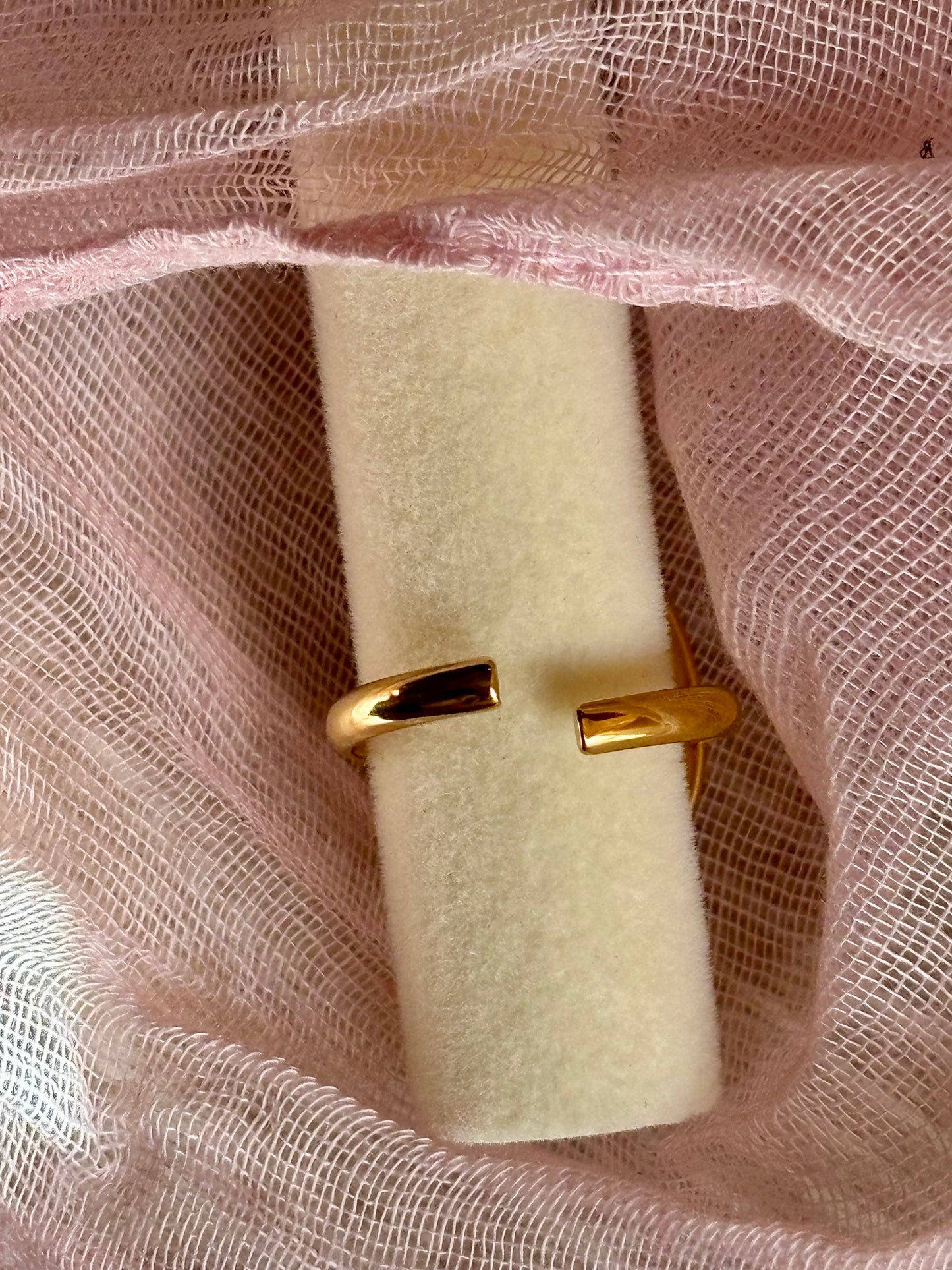 Bague ovale blanche