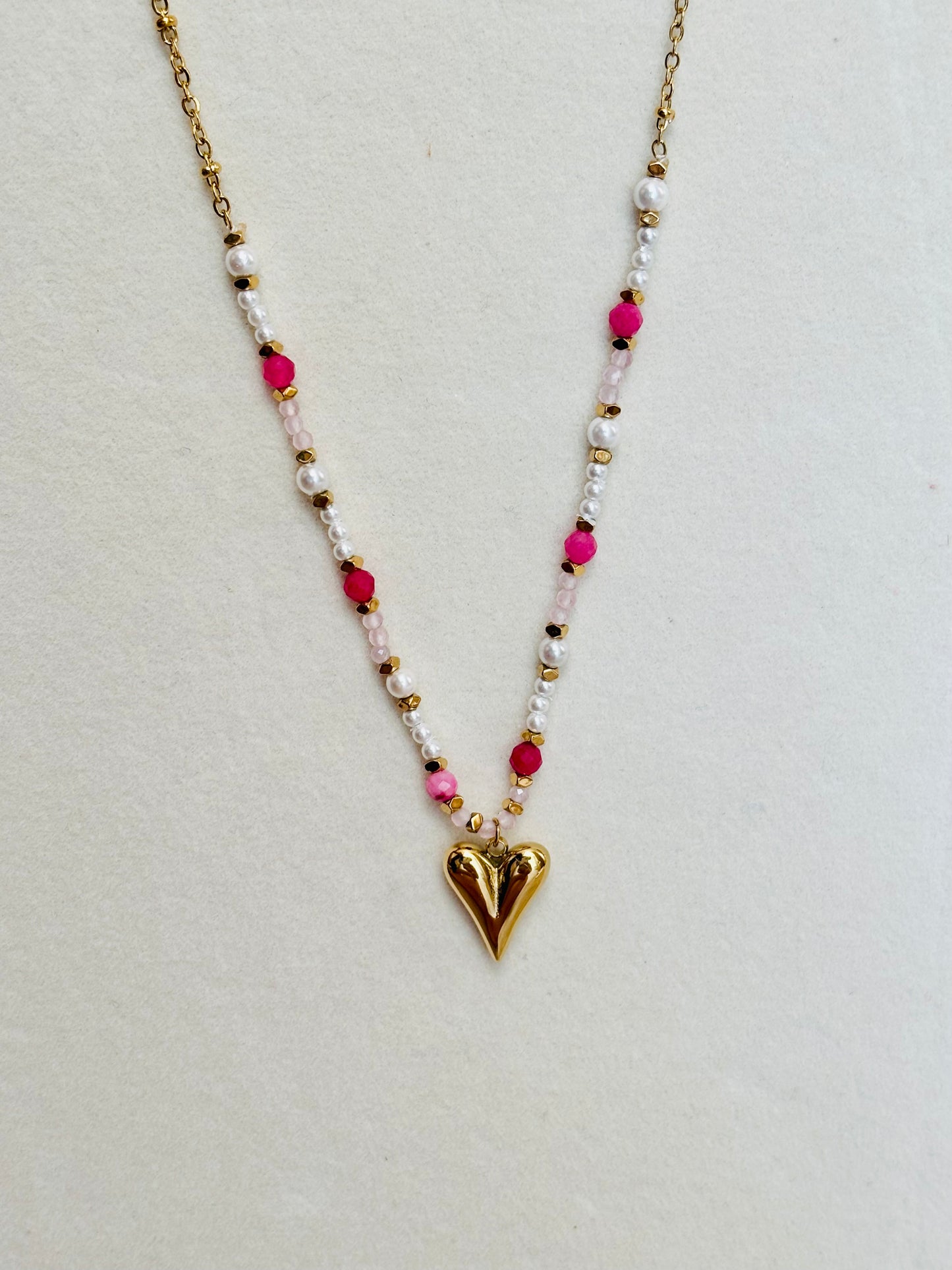 Collier rose avec pendentif cœur