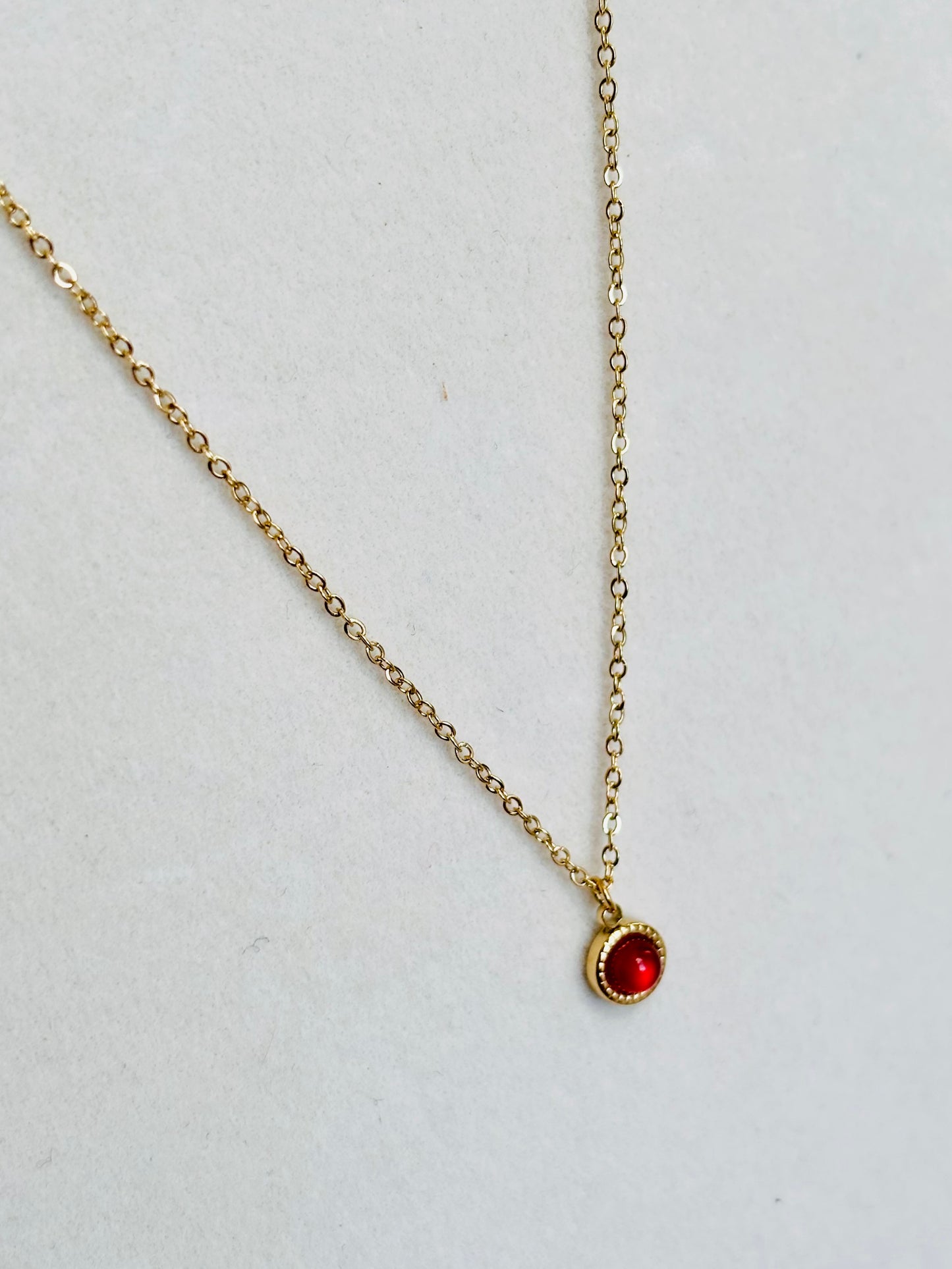 Collier pendentif rouge