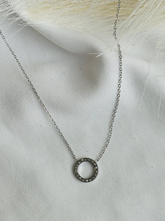 Silver round necklace