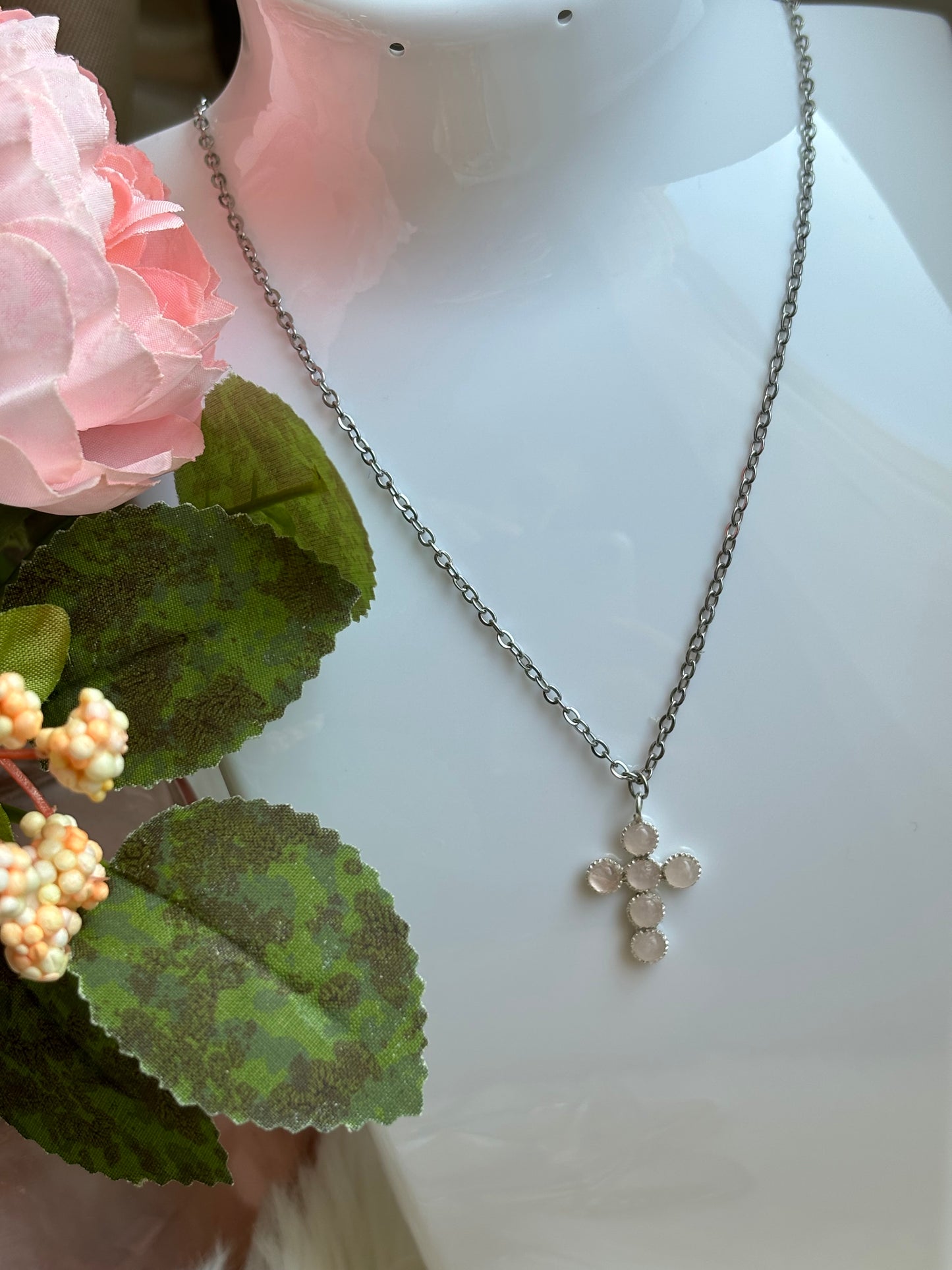 Collier avec croix en argent