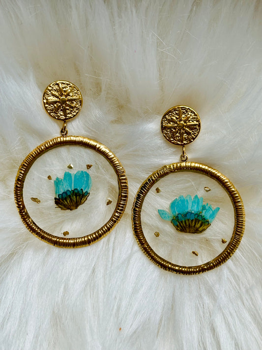 Boucles d'oreilles Dorées Cercle avec Fleur Bleue