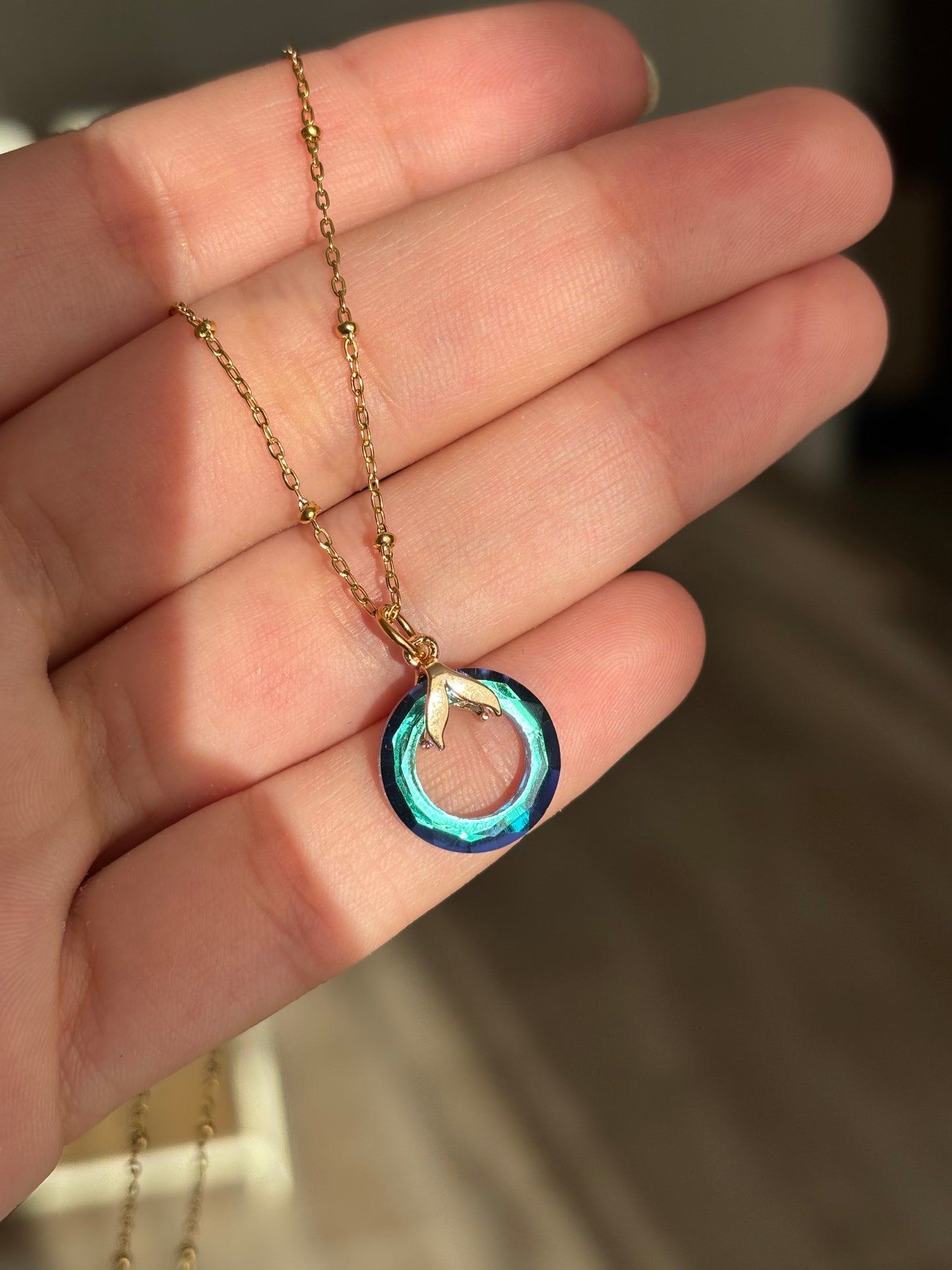 Collier avec anneau bleu