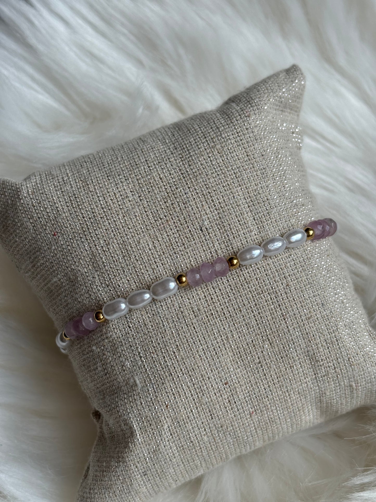 Bracelet élastique perles violette et blanche