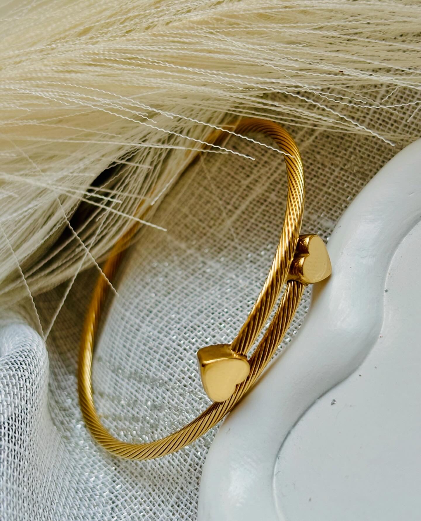 Bracelet Tressé Cœurs Sur Pointes Dorées