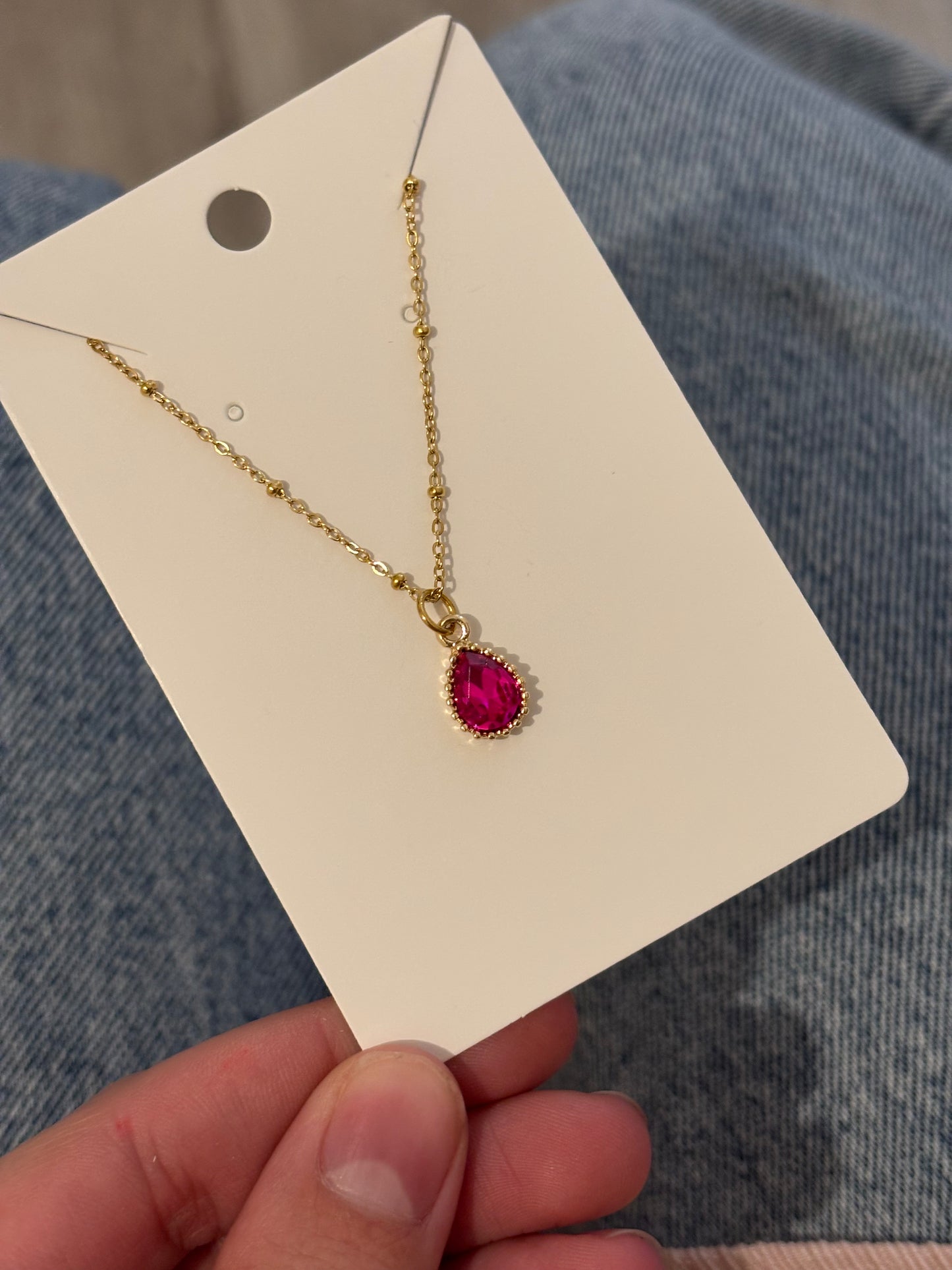 Collier avec pendentif goutte rose